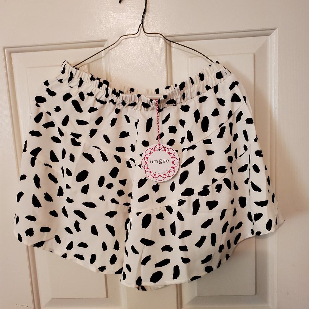UMGEE NWT MEDIUM ANIMAL PRINT SHORTS
